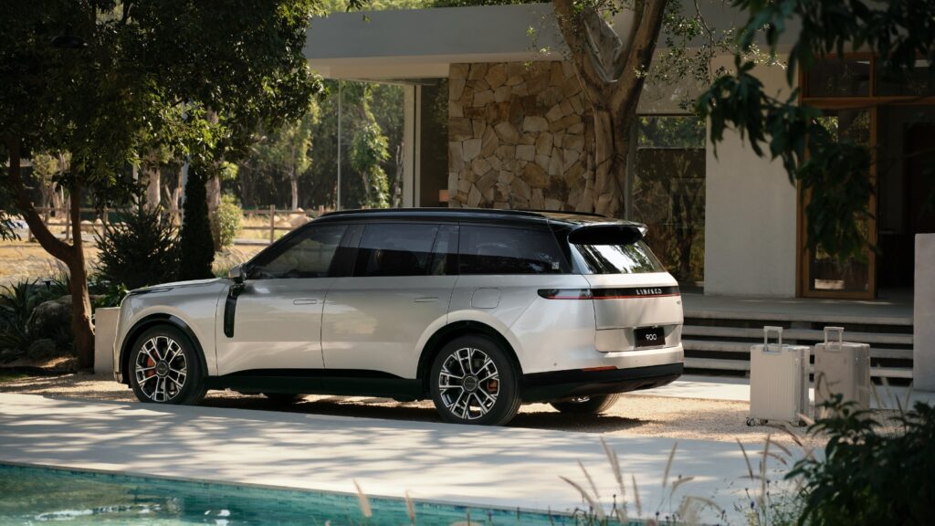 Lynk & Co 900 PHEV Qatar